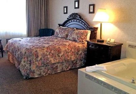 Americas Best Value Inn チッペワフォールズ エクステリア 写真