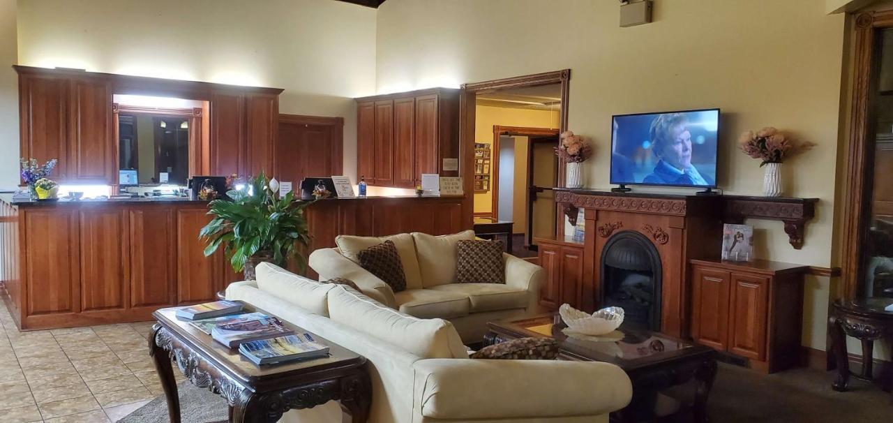 Americas Best Value Inn チッペワフォールズ エクステリア 写真