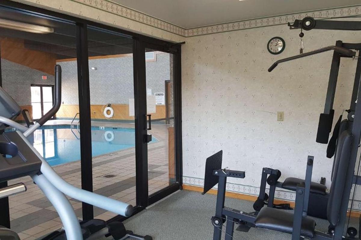 Americas Best Value Inn チッペワフォールズ エクステリア 写真