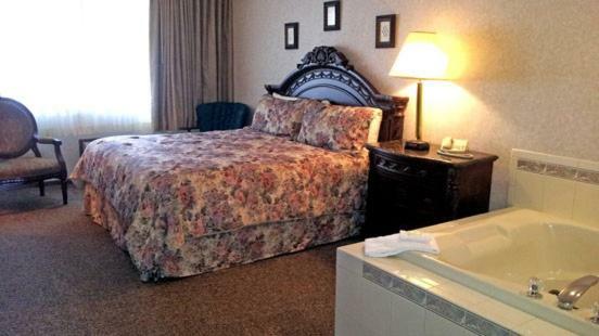 Americas Best Value Inn チッペワフォールズ エクステリア 写真
