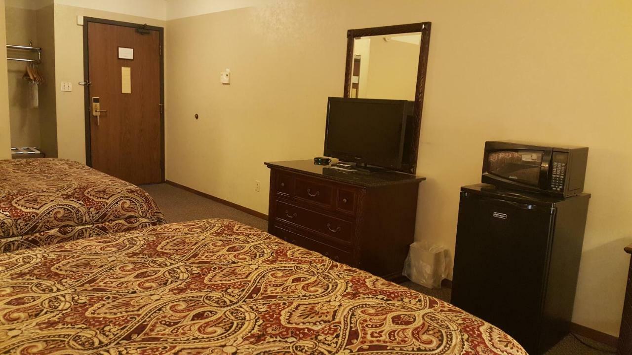 Americas Best Value Inn チッペワフォールズ エクステリア 写真