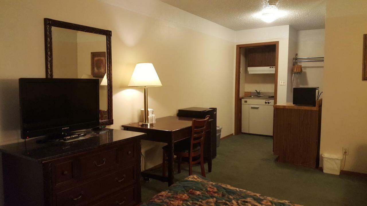 Americas Best Value Inn チッペワフォールズ エクステリア 写真