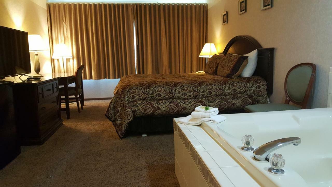 Americas Best Value Inn チッペワフォールズ エクステリア 写真