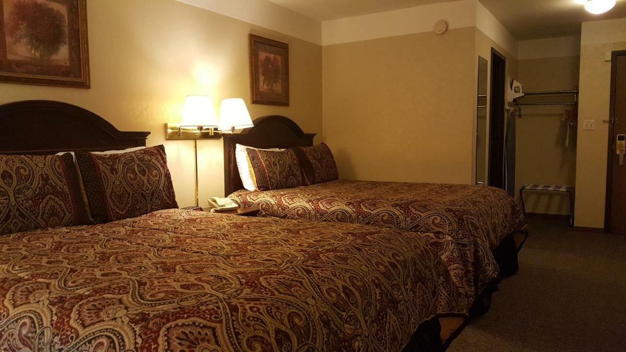 Americas Best Value Inn チッペワフォールズ エクステリア 写真