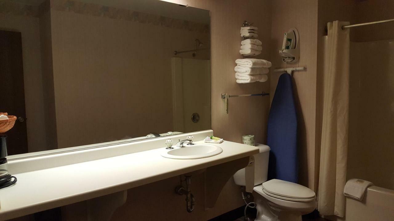 Americas Best Value Inn チッペワフォールズ エクステリア 写真