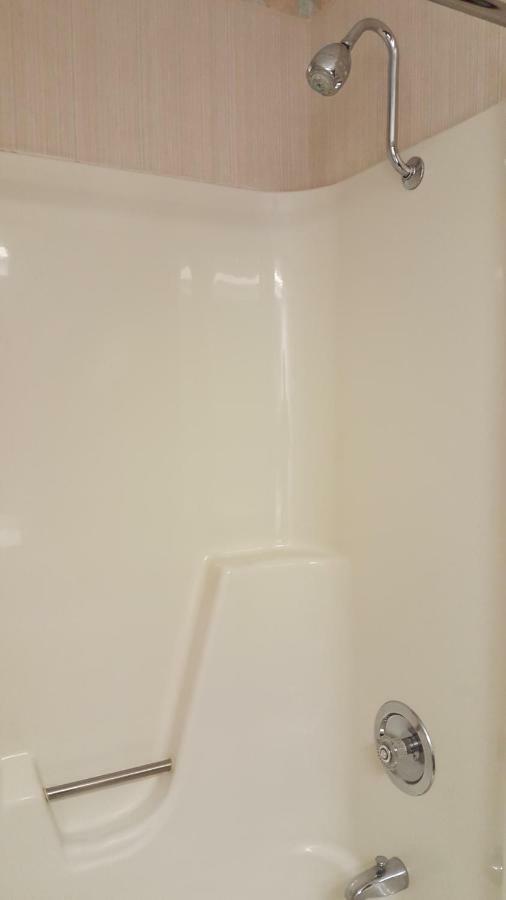 Americas Best Value Inn チッペワフォールズ エクステリア 写真