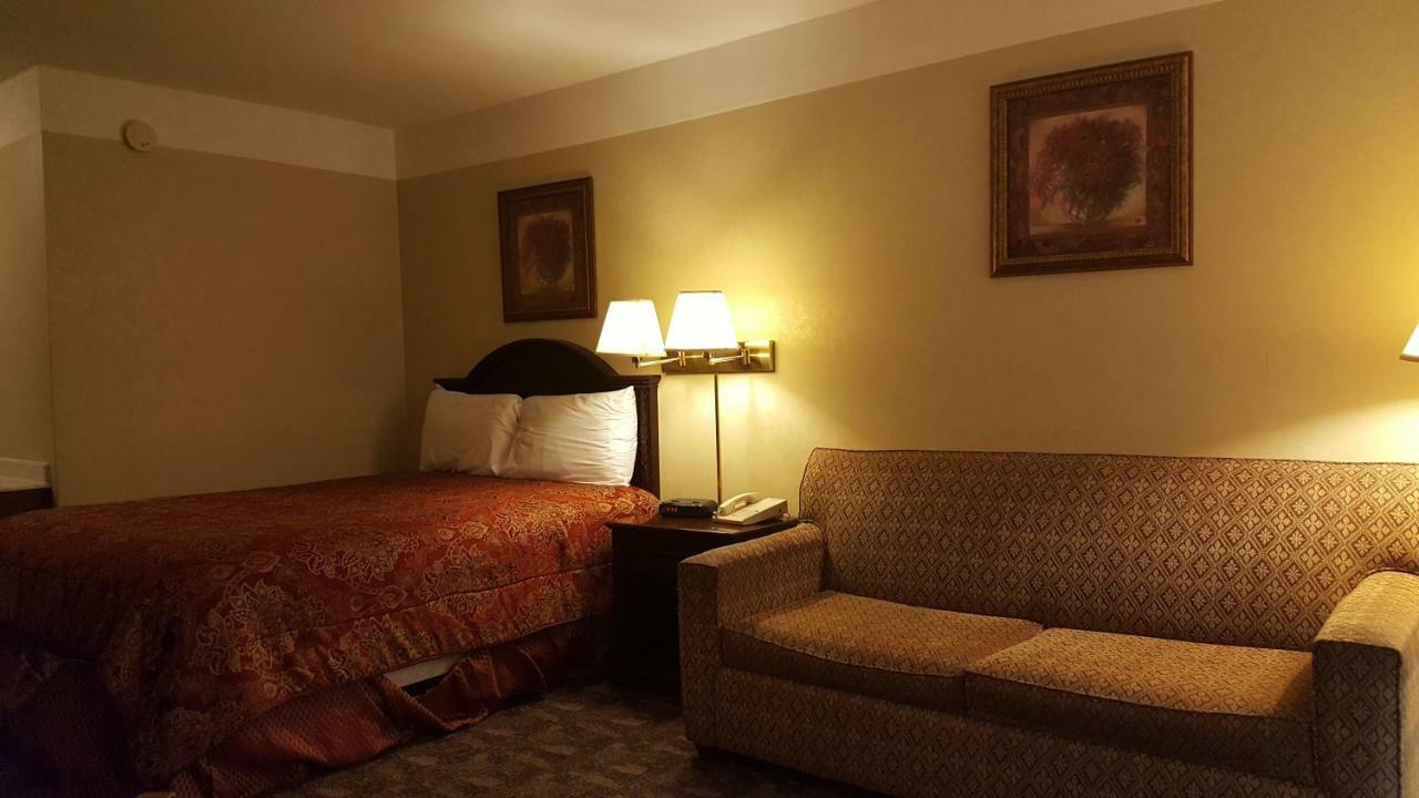 Americas Best Value Inn チッペワフォールズ エクステリア 写真