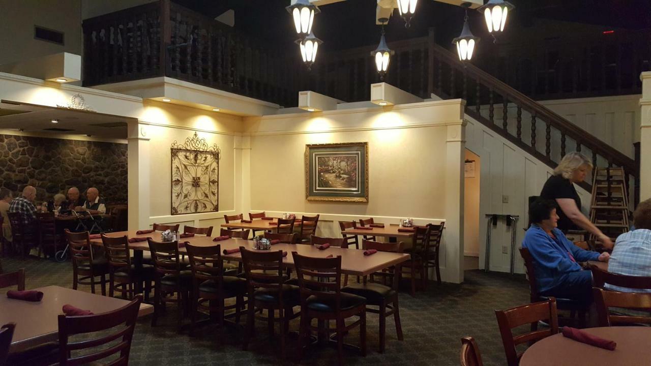 Americas Best Value Inn チッペワフォールズ エクステリア 写真
